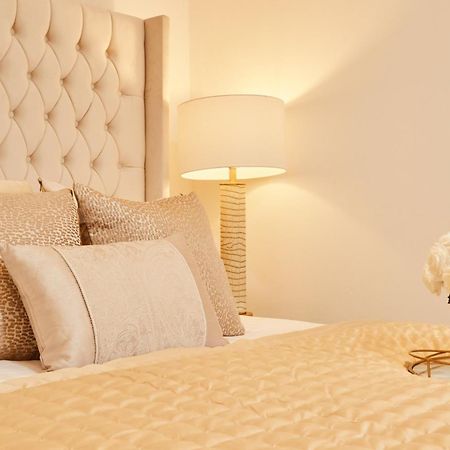 King Deluxe City Apt Large Balcony& Free Parking! 리즈 외부 사진