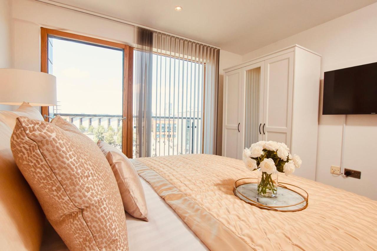 King Deluxe City Apt Large Balcony& Free Parking! 리즈 외부 사진