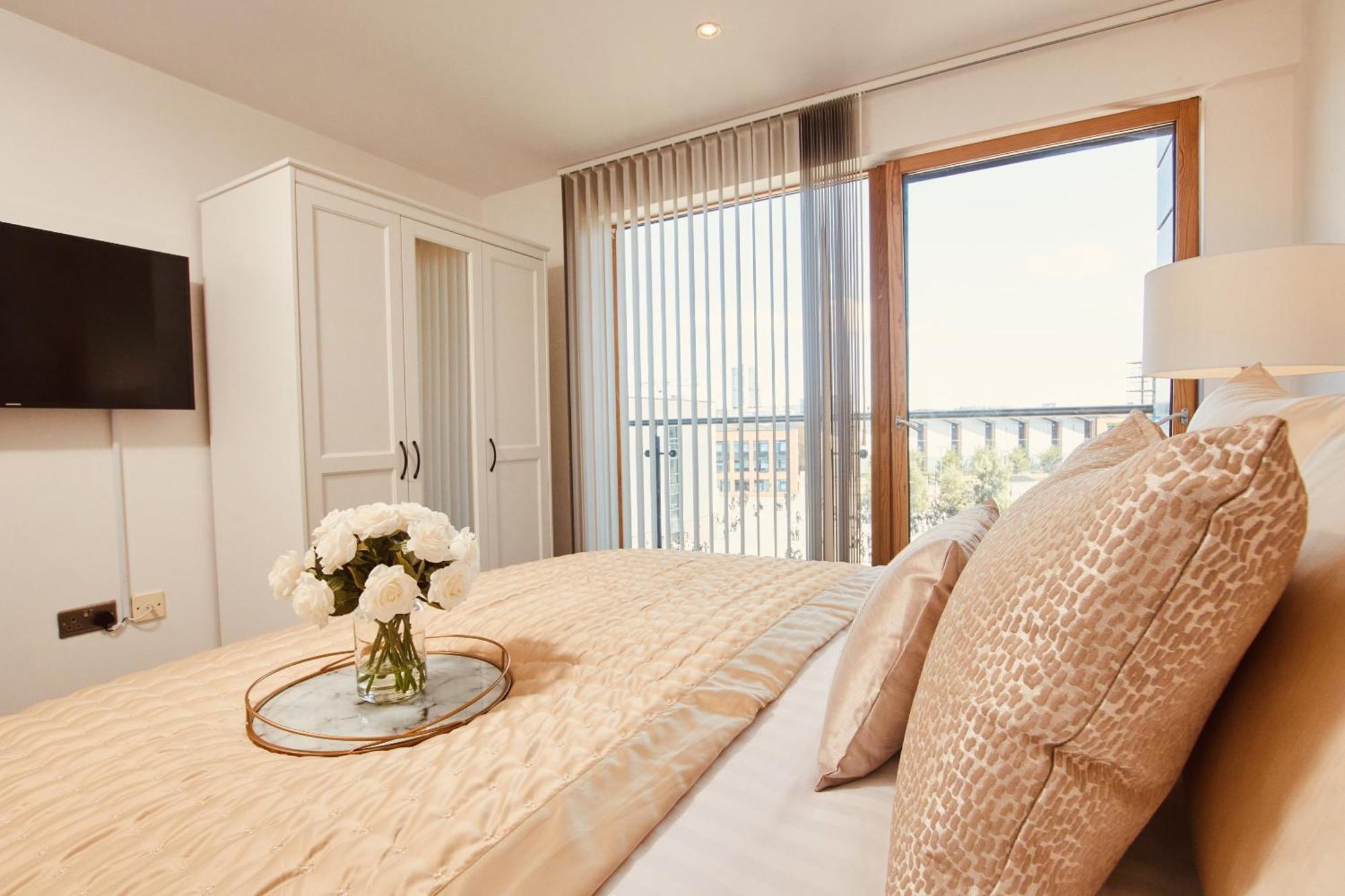 King Deluxe City Apt Large Balcony& Free Parking! 리즈 외부 사진