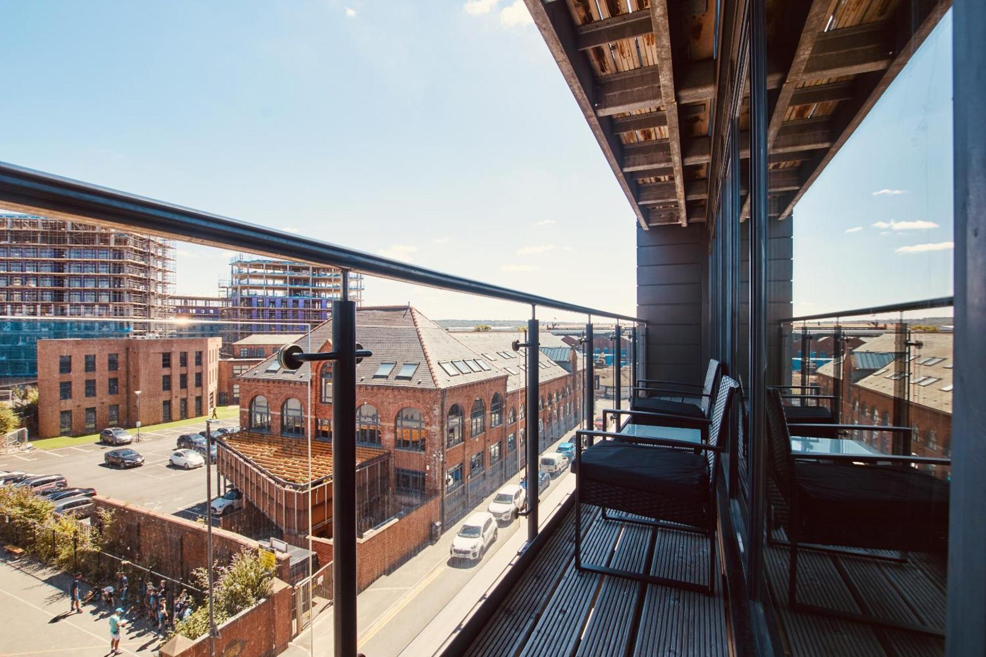 King Deluxe City Apt Large Balcony& Free Parking! 리즈 외부 사진